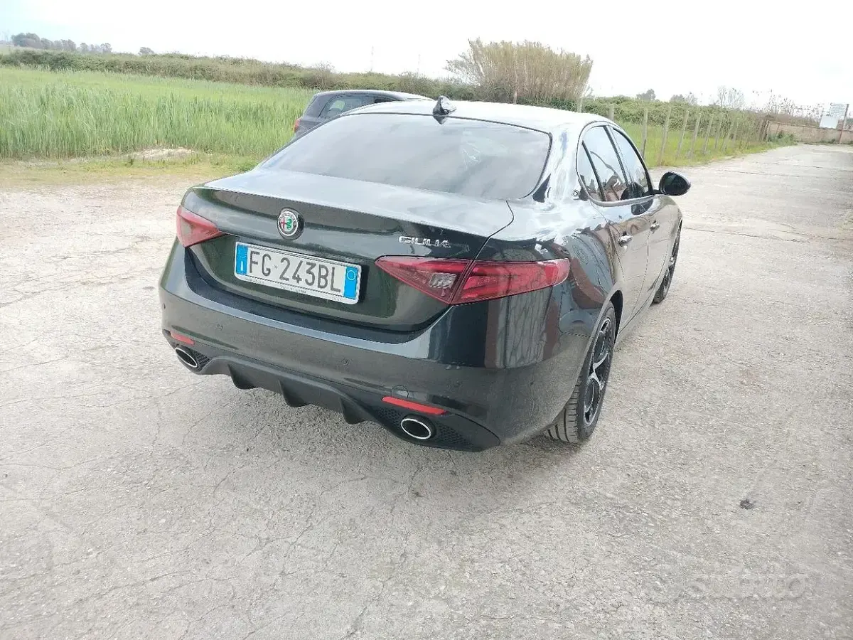 Second-hand Alfa Romeo Giulia 150 CP (110 kW) 2017 Negru Berlinǎ