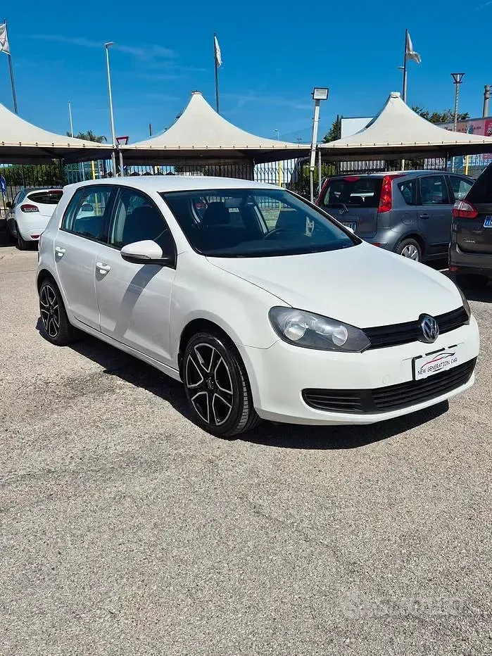Usata VW Golf VII Comfortline 105 CV (77 kW) 2012 Bianco Berlina
