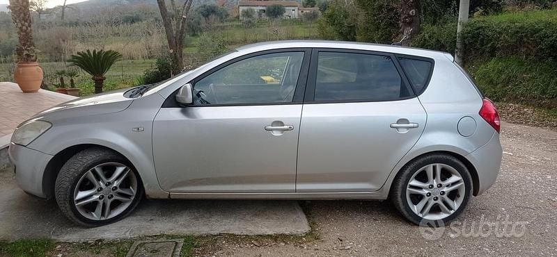 Usata Kia Ceed 115 CV (84 kW) 2007 Grigio Utilitaria