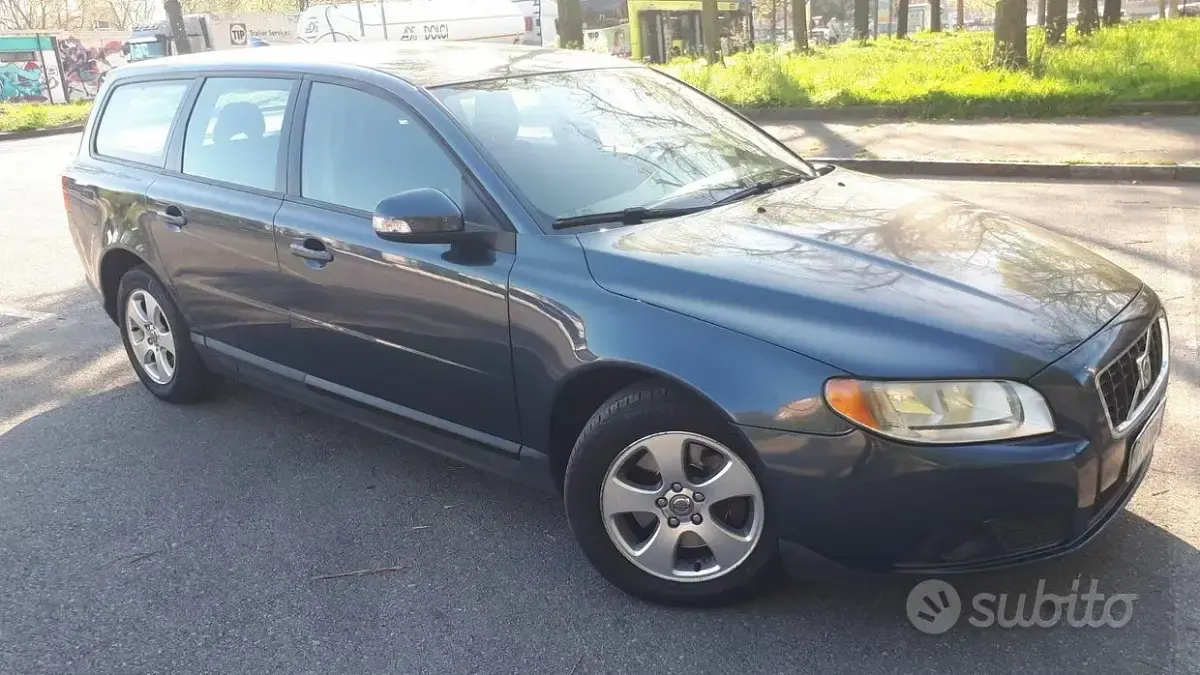 Usata Volvo V70 175 CV (128 kW) 2009 Bluazzurro Station wagon