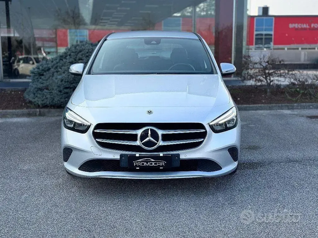 Usata Mercedes B180 116 CV (85 kW) 2020 Grigio Utilitaria