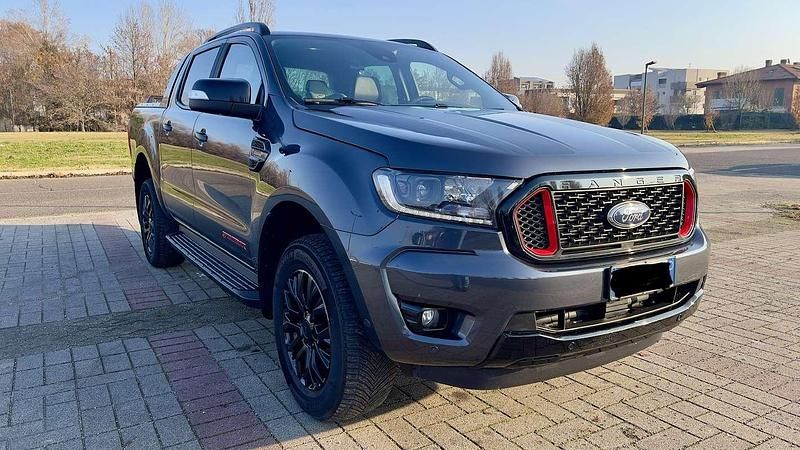 Usata Ford Ranger 213 CV (156 kW) 2022 Grigio Pick-up