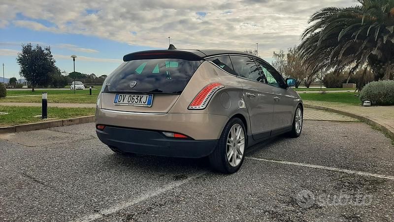 Usata Lancia Delta 150 CV (110 kW) 2009 Grigio Utilitaria