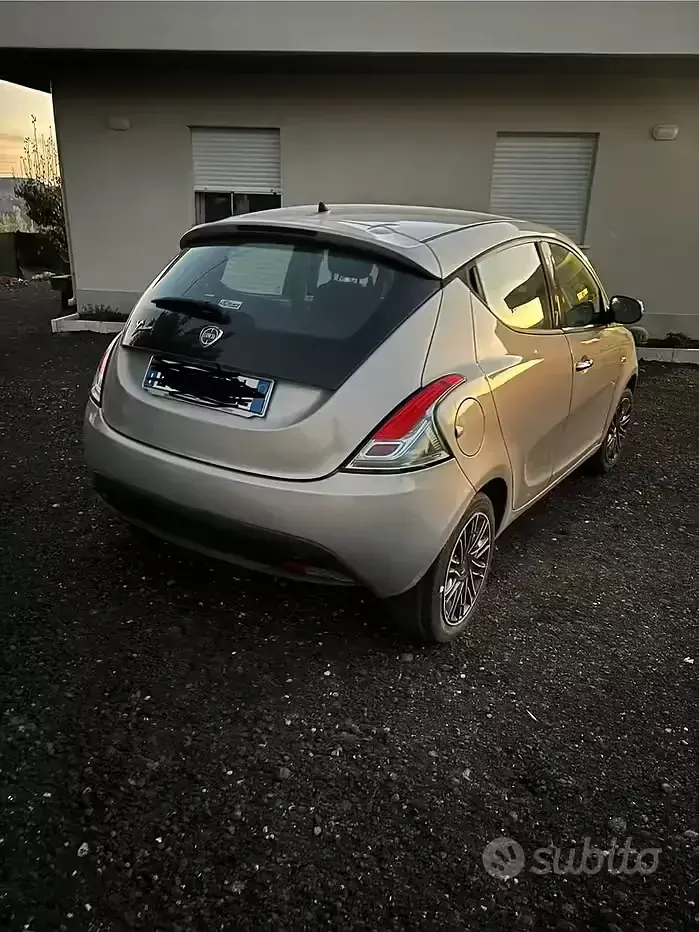 Gebraucht Lancia Ypsilon 75 PS (55 kW) 2011 Kleinwagen