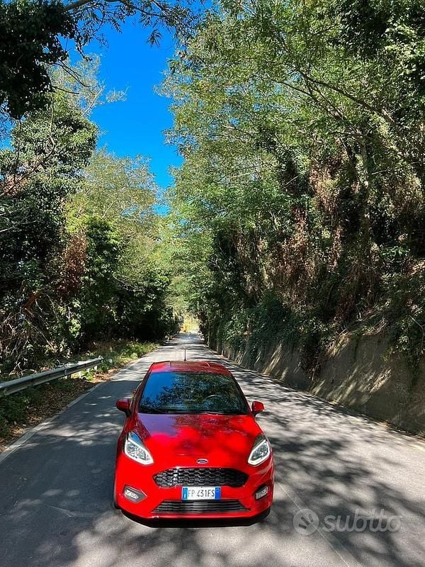 Usata Ford Fiesta ST-Line 85 CV (62 kW) 2018 Rosso Utilitaria
