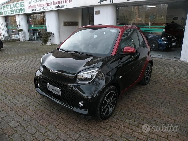 Usata Smart ForTwo Electric Drive 60 kW (82 CV) 2023 Nero Cabrio