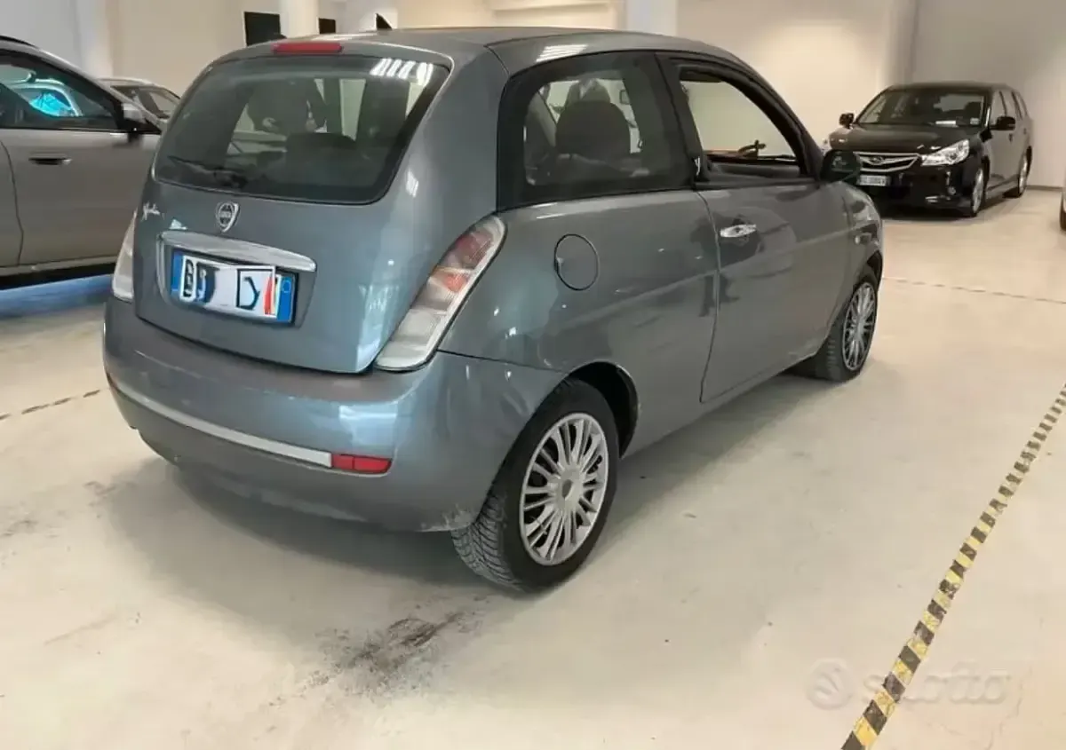 Usata Lancia Ypsilon 60 CV (44 kW) 2008 Grigio Utilitaria