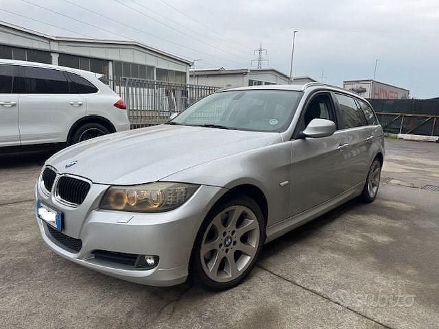 Usata BMW 318 143 CV (105 kW) 2012 Grigio Station wagon