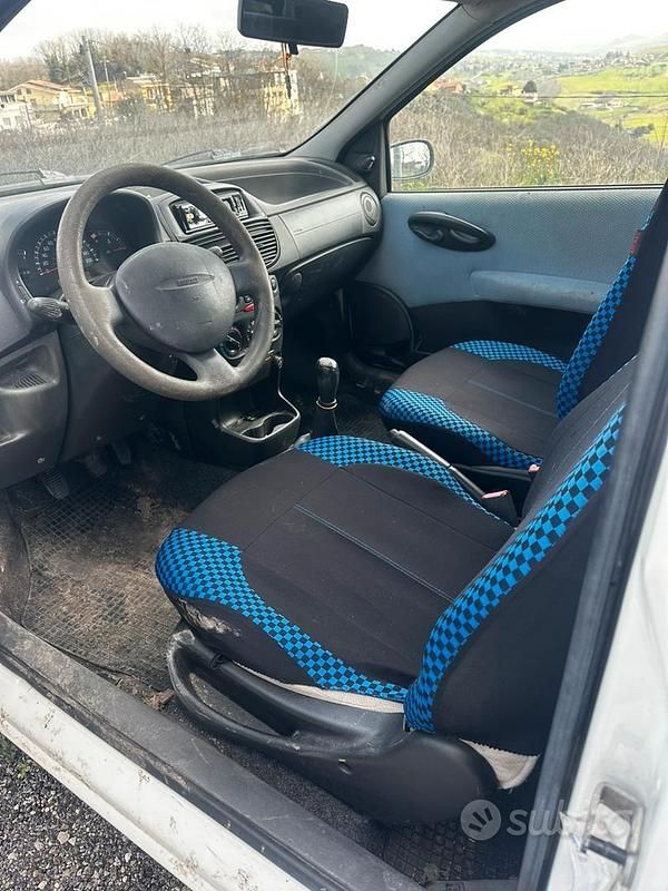 Usata Fiat Punto Dynamic 70 CV (51 kW) 2006 Bianco Utilitaria