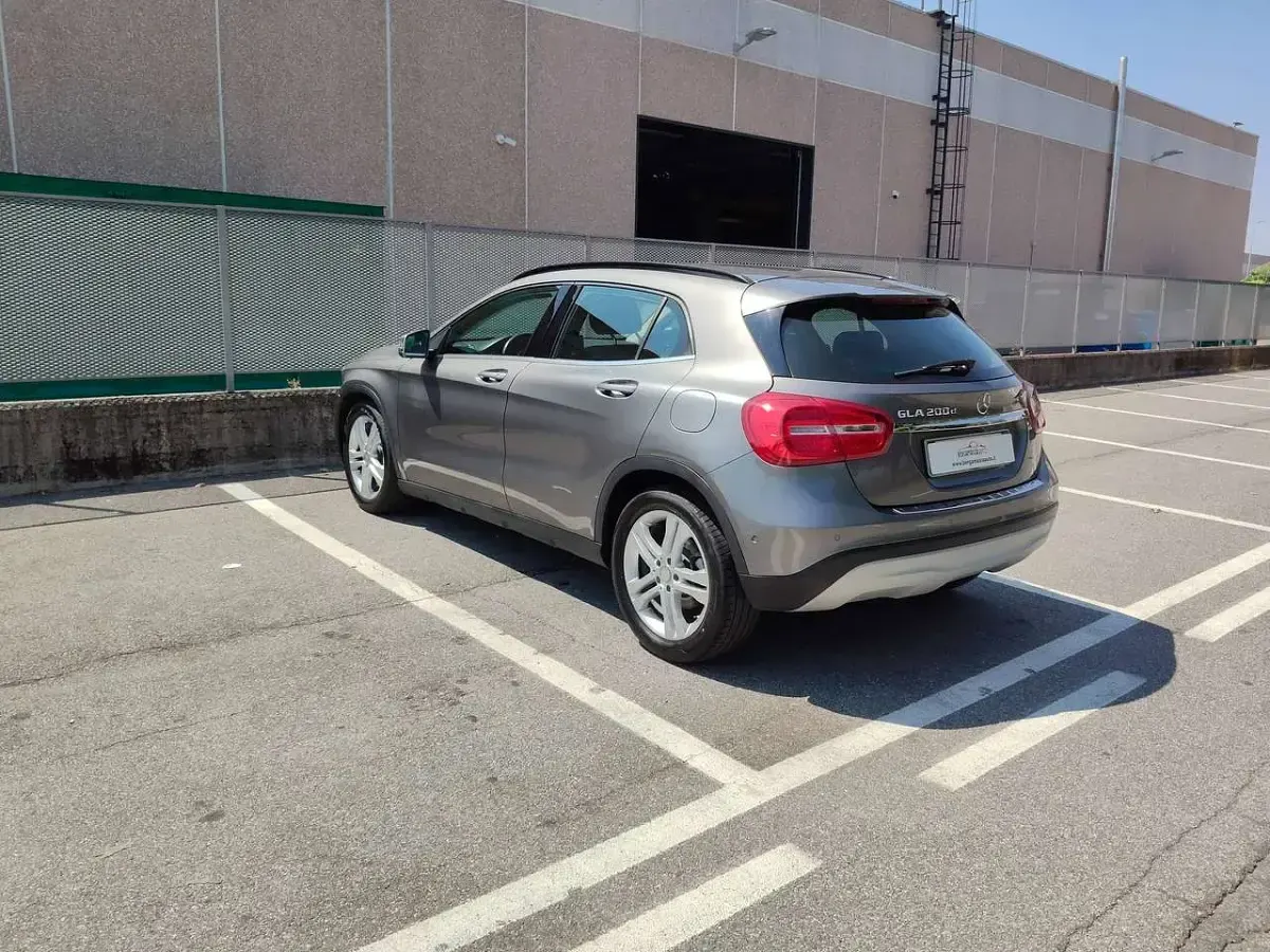 Usata Mercedes GLA200 136 CV (100 kW) 2016 Grigio SUV