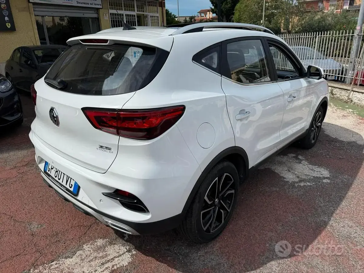 Usata MG ZS Luxury 111 CV (81 kW) 2023 Bianco SUV