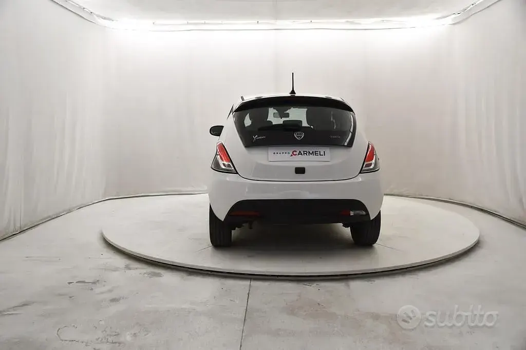Usata Lancia Ypsilon Gold 70 CV (51 kW) 2023 Bianco Utilitaria