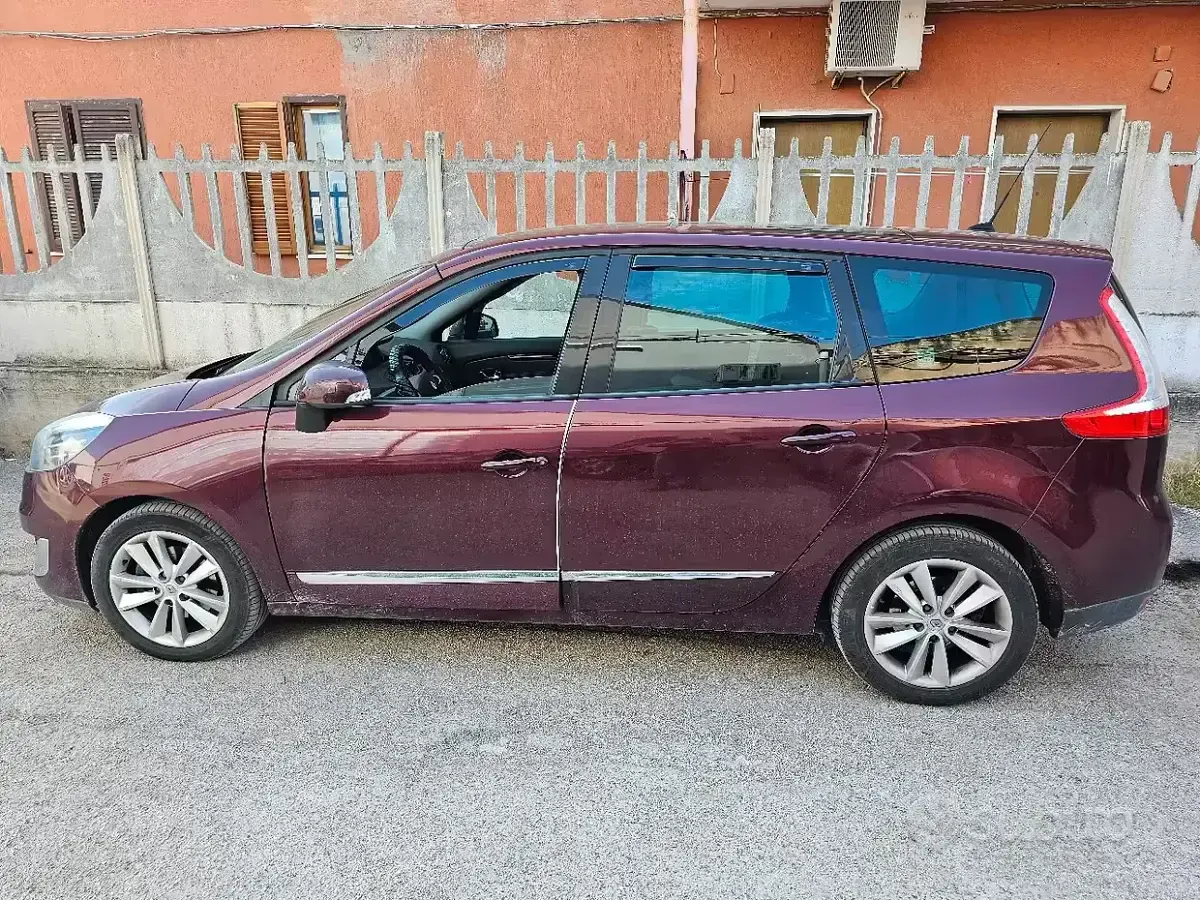 Usata Renault Grand Scénic III 110 CV (80 kW) 2012 Rosso Monovolume