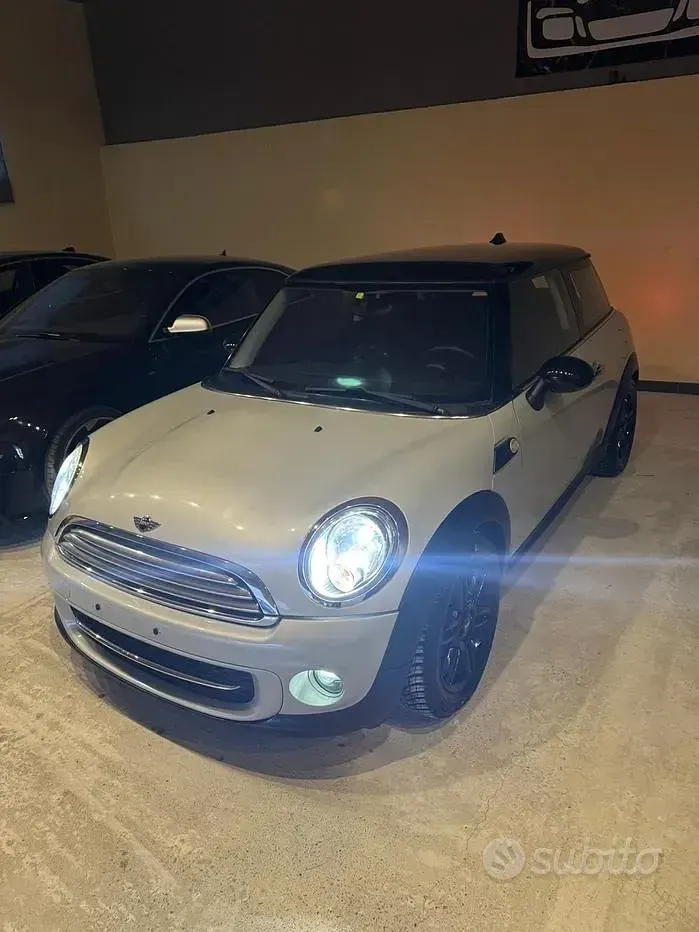 Usata Mini Cooper D 111 CV (81 kW) 2011 Grigio Utilitaria