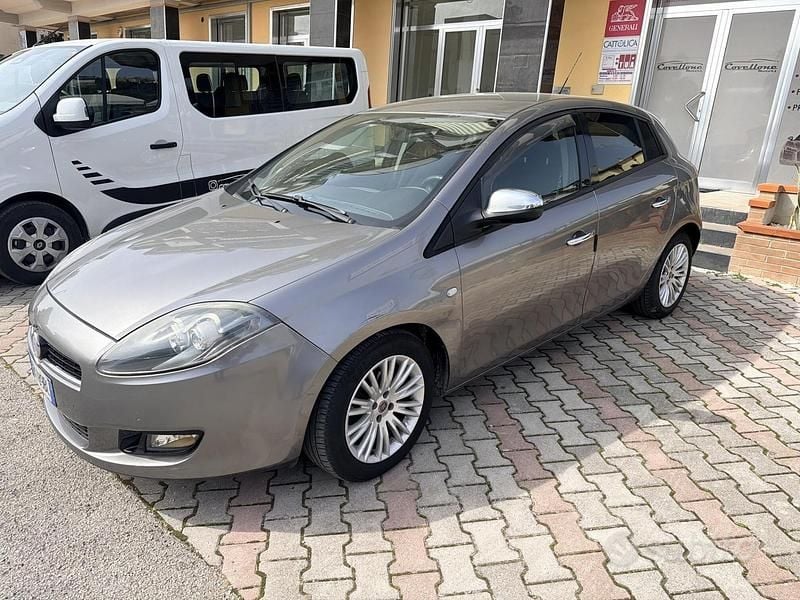 Usata Fiat Bravo Easy 89 CV (65 kW) 2013 Grigio Utilitaria