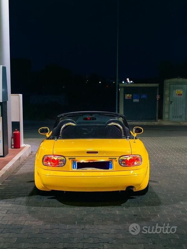 Usata Mazda MX5 116 CV (85 kW) 1996 Giallo Cabrio