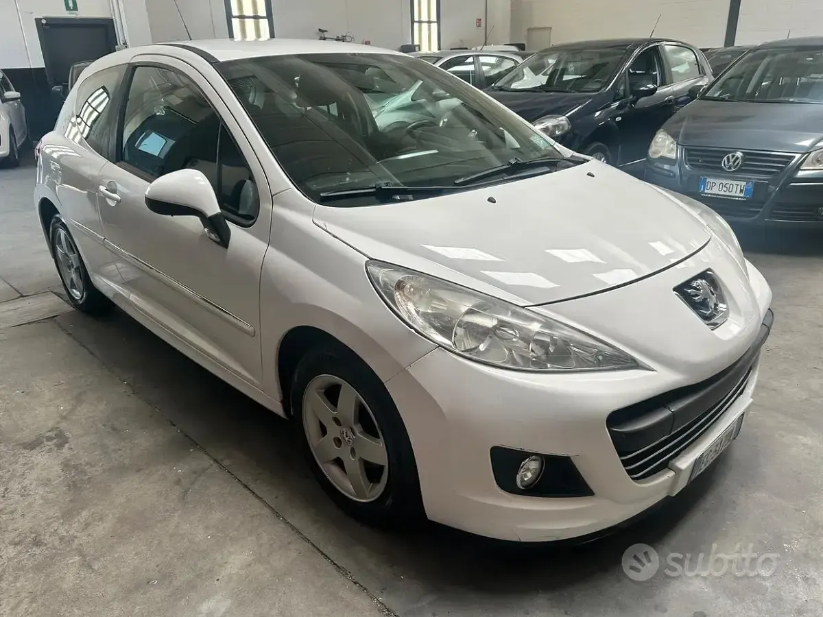Usata Peugeot 207 68 CV (50 kW) 2011 Bianco Utilitaria