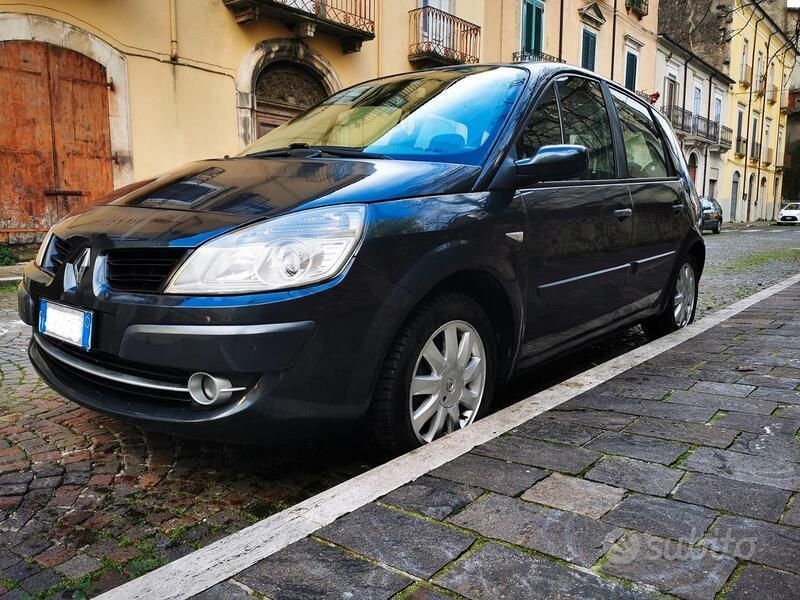 Usata Renault Scénic II 106 CV (77 kW) 2008 Grigio Monovolume