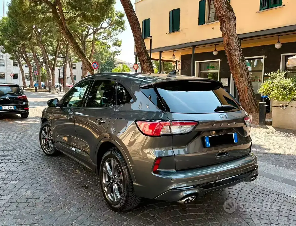 Usata Ford Kuga ST-Line 120 CV (88 kW) 2022 Grigio SUV