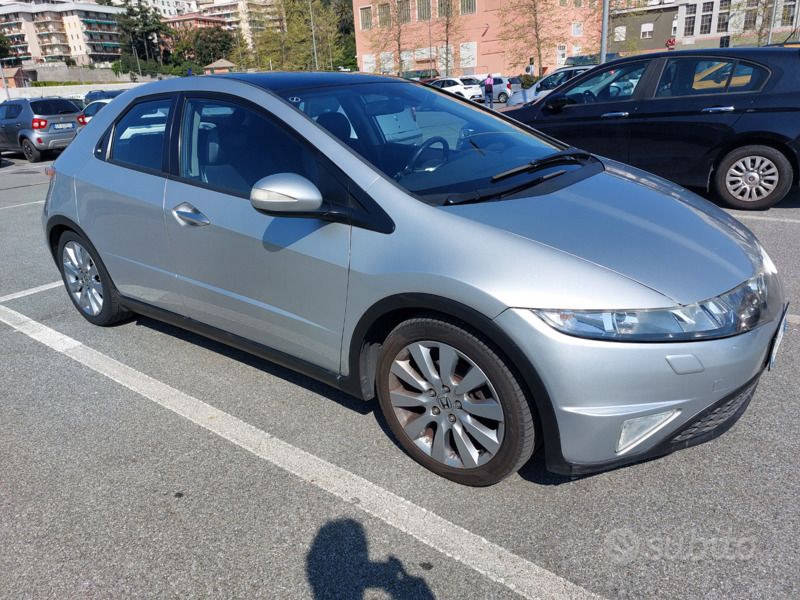 Usata Honda Civic Elegance 140 CV (102 kW) 2009 Argento Berlina