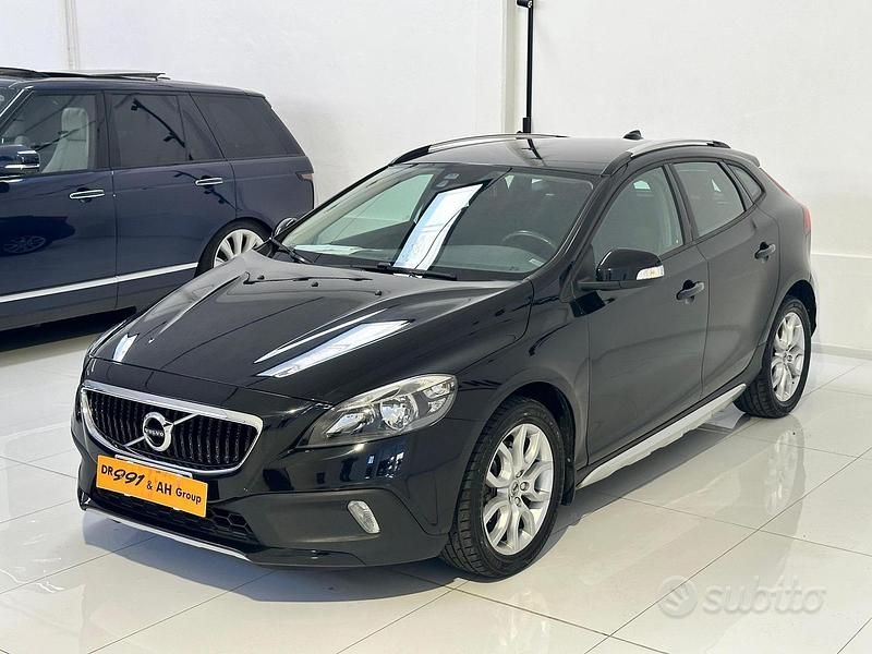 Usata Volvo V40 Business Edition 120 CV (88 kW) 2017 Nero Berlina