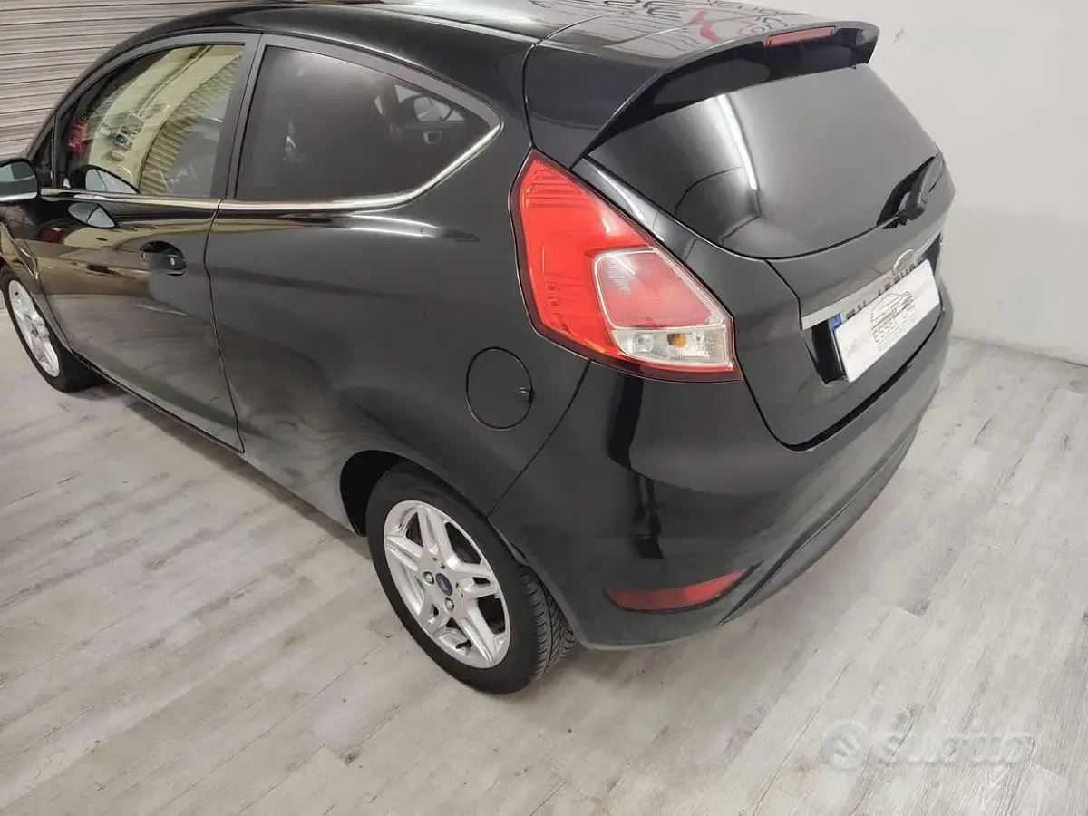 Usata Ford Fiesta Titanium 75 CV (55 kW) 2014 Nero Utilitaria