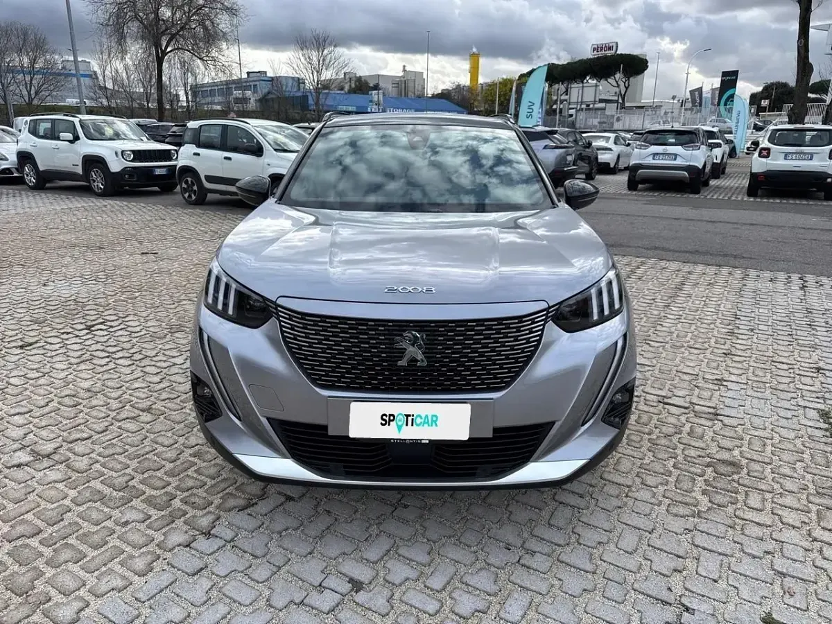 Begagnad Peugeot e-2008 GT 100 kW (136 HK) 2022 Grå SUV