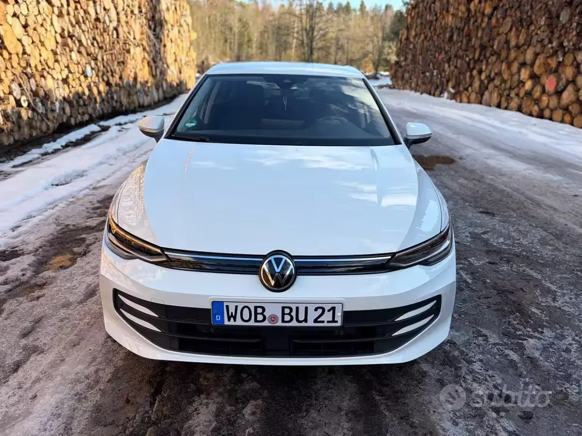 Usata VW Golf VIII 131 CV (96 kW) 2024 Bianco Berlina