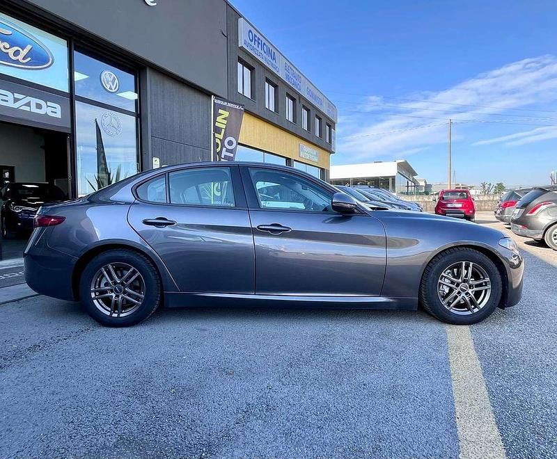Usata Alfa Romeo Giulia Business 180 CV (132 kW) 2016 Grigio Berlina