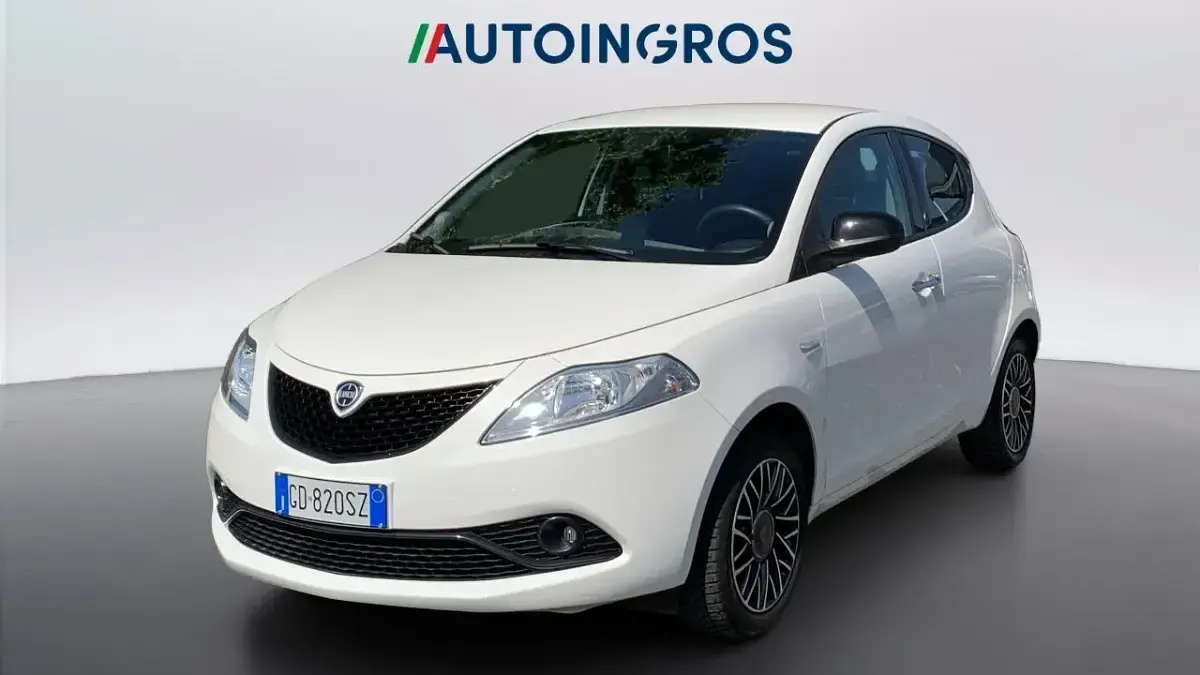 Usata Lancia Ypsilon Gold 69 CV (50 kW) 2020 Utilitaria