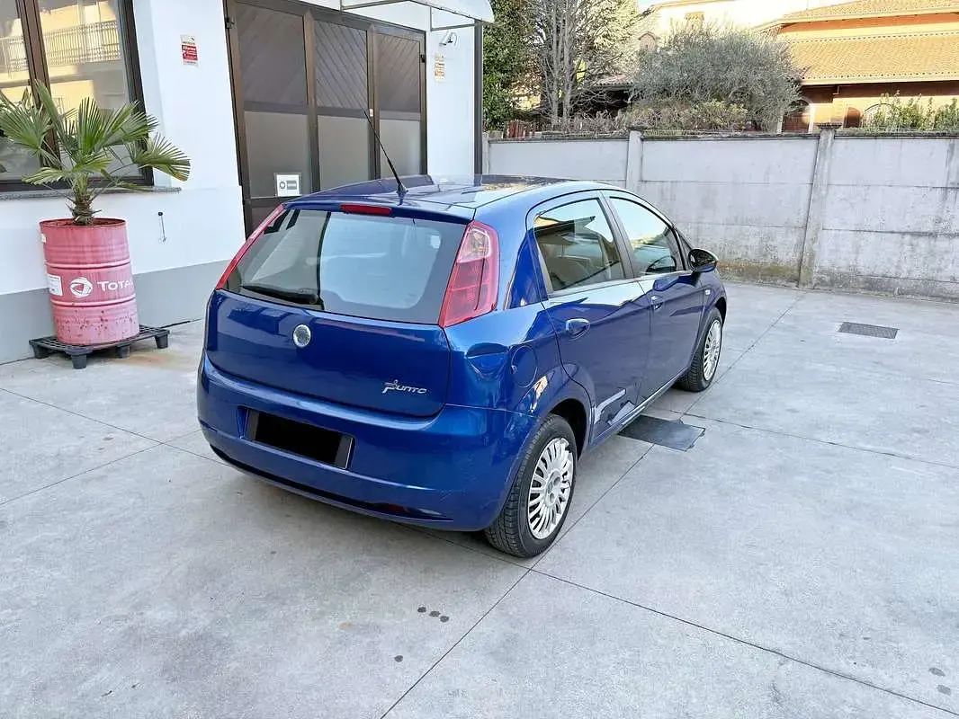 Usata Fiat Grande Punto Dynamic 65 CV (47 kW) 2007 Blu/azzurro Utilitaria