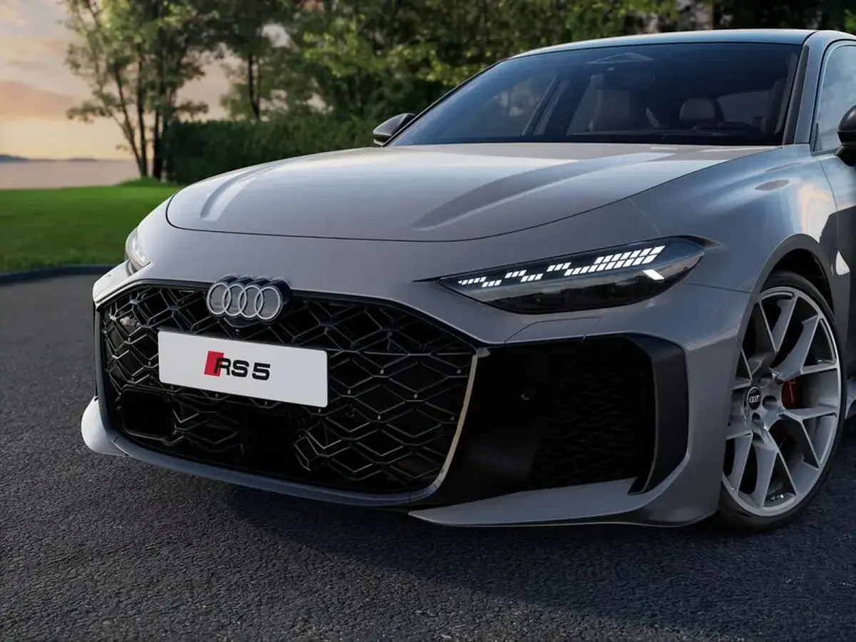 Nuova Audi RS5 Performance 639 CV (469 kW) 2026 Grigio plateau metallizzato Berlina