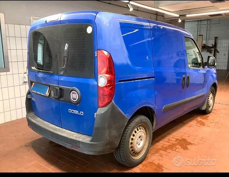 Usata Fiat Doblò Basis 120 CV (88 kW) 2015 Blu Monovolume