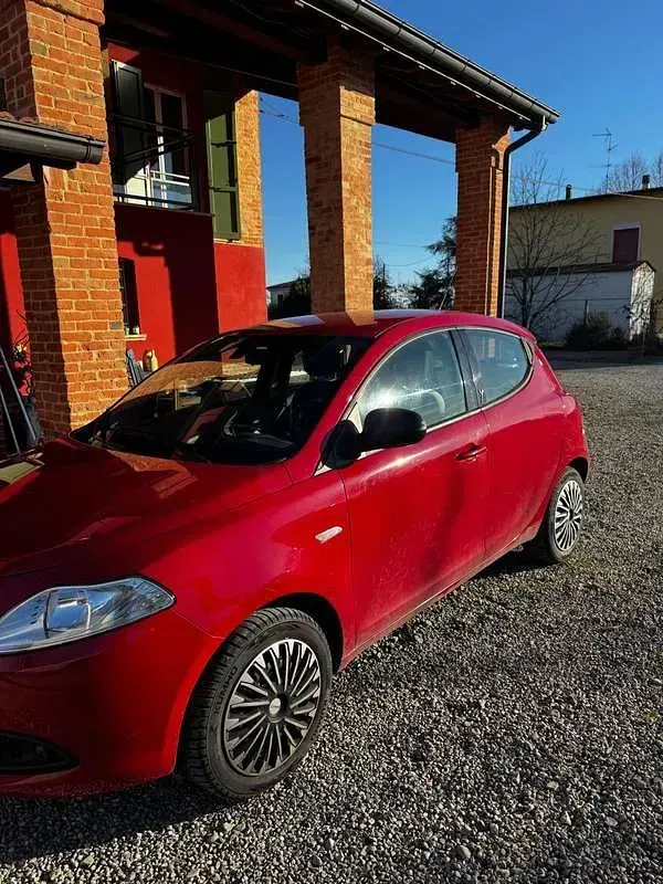 Usata Lancia Ypsilon Silver 69 CV (50 kW) 2016 Utilitaria