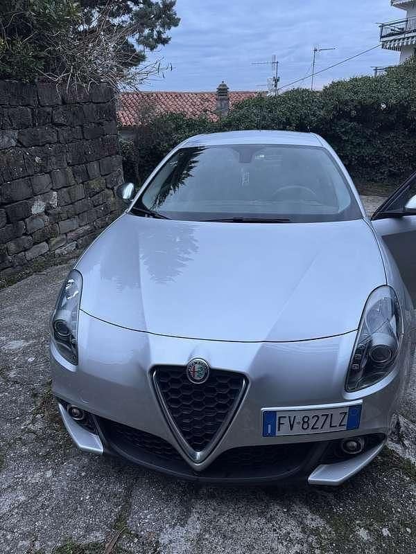 Usata Alfa Romeo Giulietta Super 120 CV (88 kW) 2019 Argento Berlina