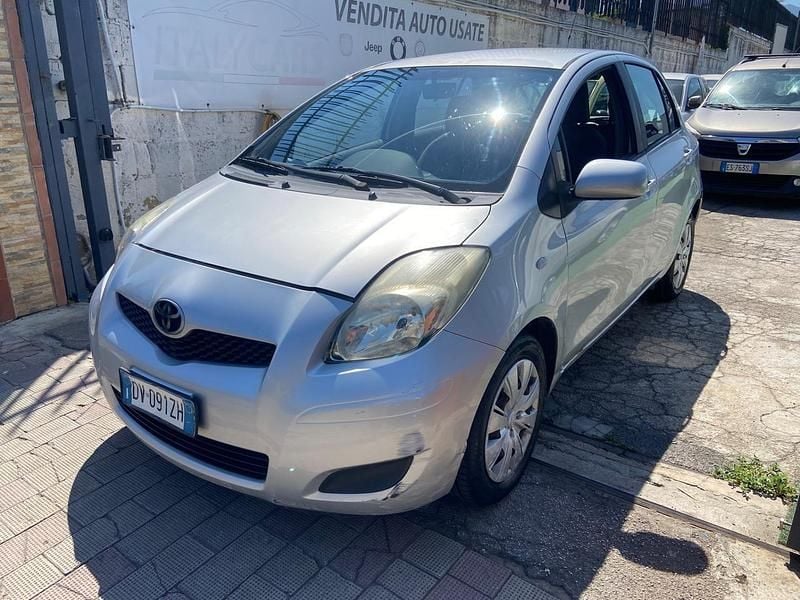Usata Toyota Yaris Sol 100 CV (73 kW) 2009 Grigio Berlina