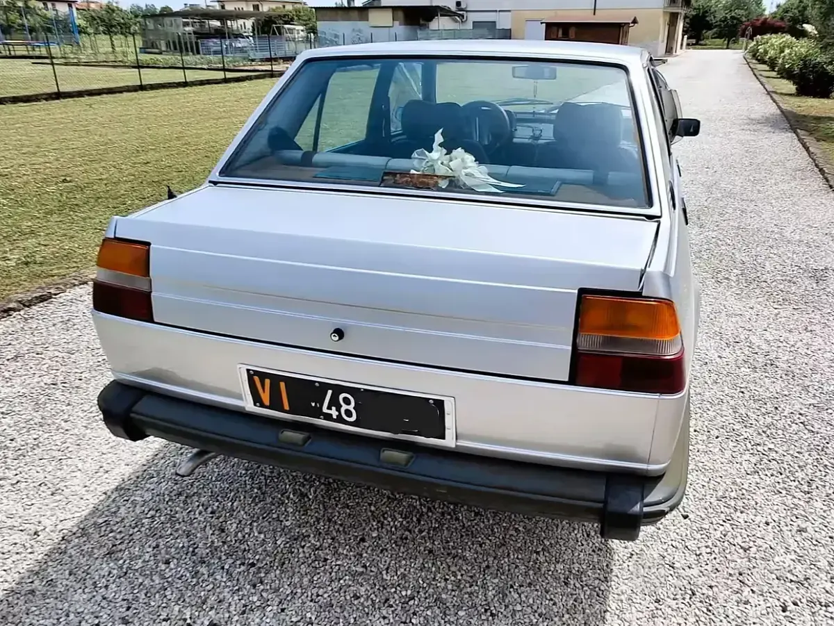 Usata Alfa Romeo Giulietta 130 CV (95 kW) 1981 Grigio Berlina