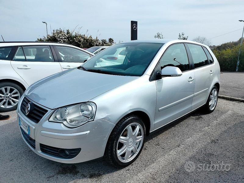 Usata VW Polo 69 CV (50 kW) 2005 Grigio Utilitaria