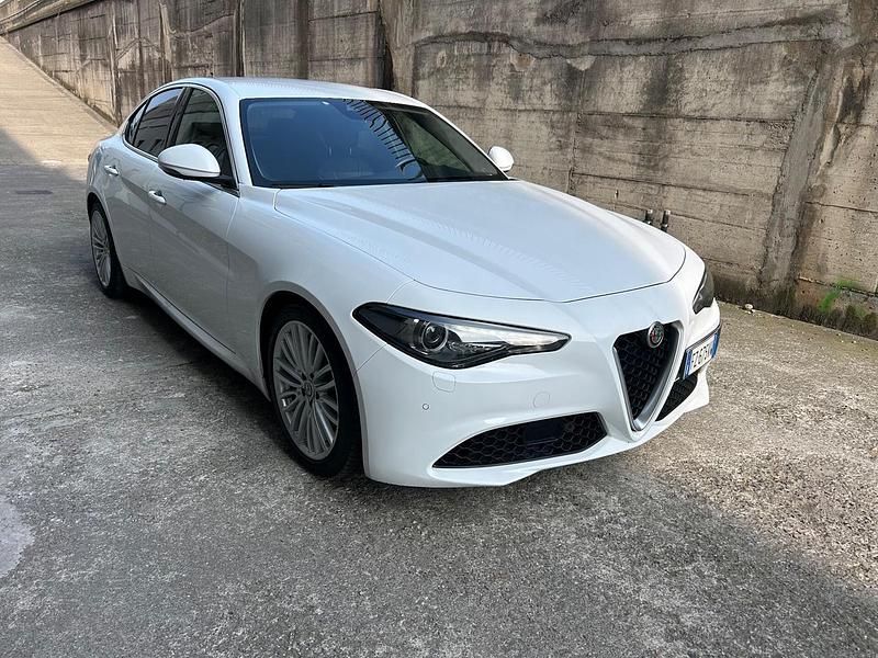 Usata Alfa Romeo Giulia Business 180 CV (132 kW) 2017 Bianco Berlina