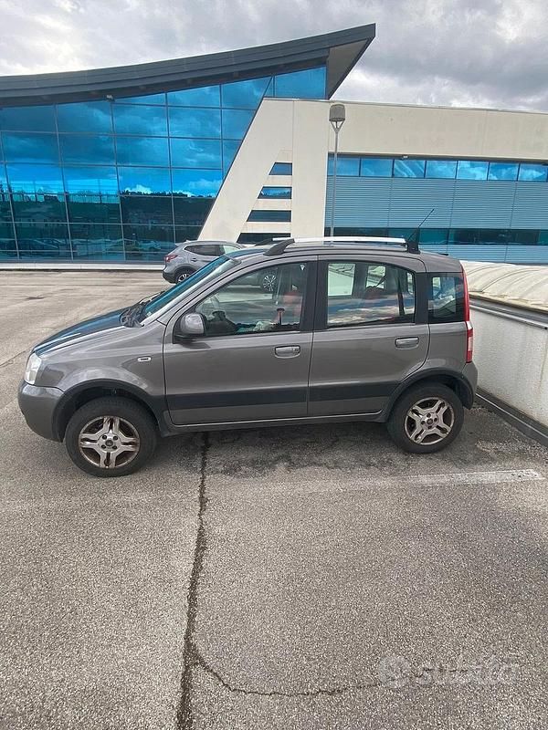 Usata Fiat Panda 4x4 69 CV (50 kW) 2011 Grigio Utilitaria