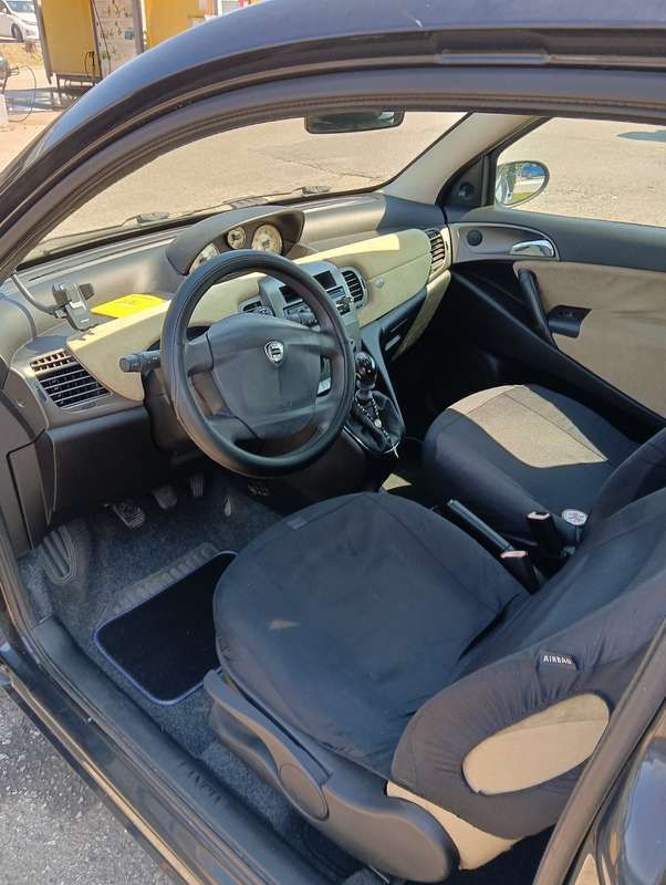Nero Usata 2004 Lancia Ypsilon Gold Due volumi | 1500 € (Buon prezzo) - Immagine 1/4