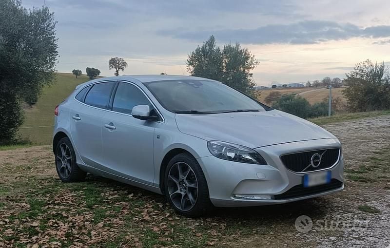 Usata Volvo V40 Ocean Race 120 CV (88 kW) 2016 Grigio Berlina