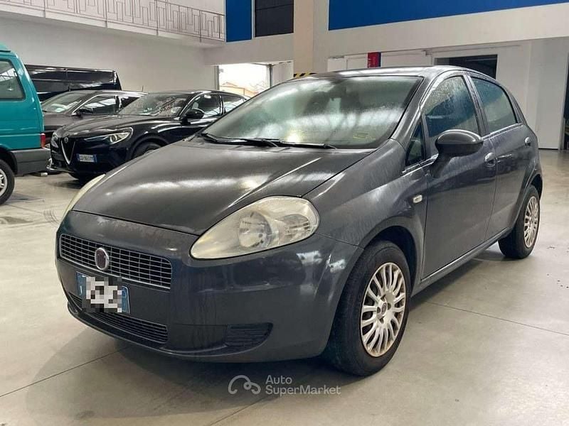 Usata Fiat Grande Punto Active 77 CV (56 kW) 2008 Grigio scuro pastello Utilitaria