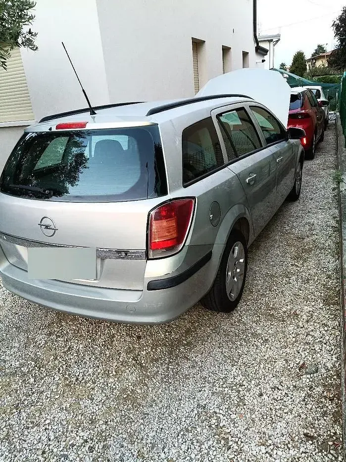 Usata Opel Astra 150 CV (110 kW) 2006 Station wagon