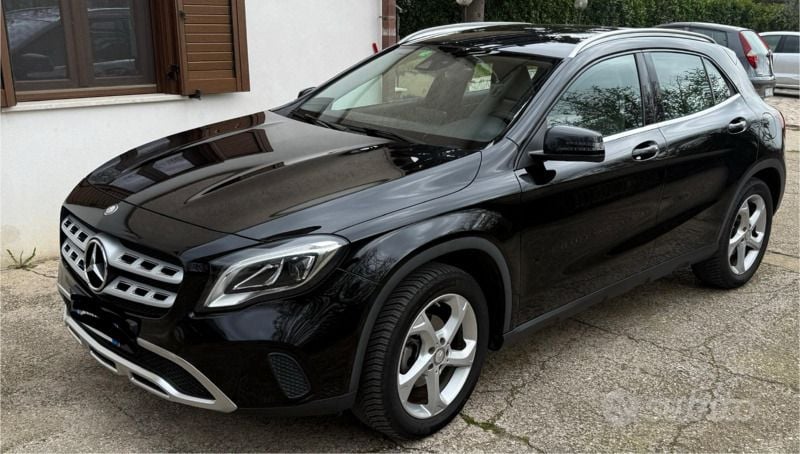 Usata Mercedes GLA200 136 CV (100 kW) 2017 Nero SUV