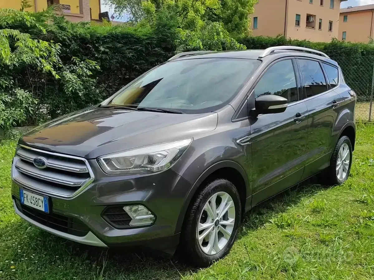 Usata Ford Kuga Titanium 120 CV (88 kW) 2017 Grigio SUV