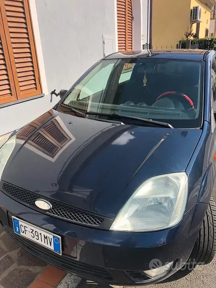 Usata Ford Fiesta 68 CV (50 kW) 2005 Bluazzurro Utilitaria