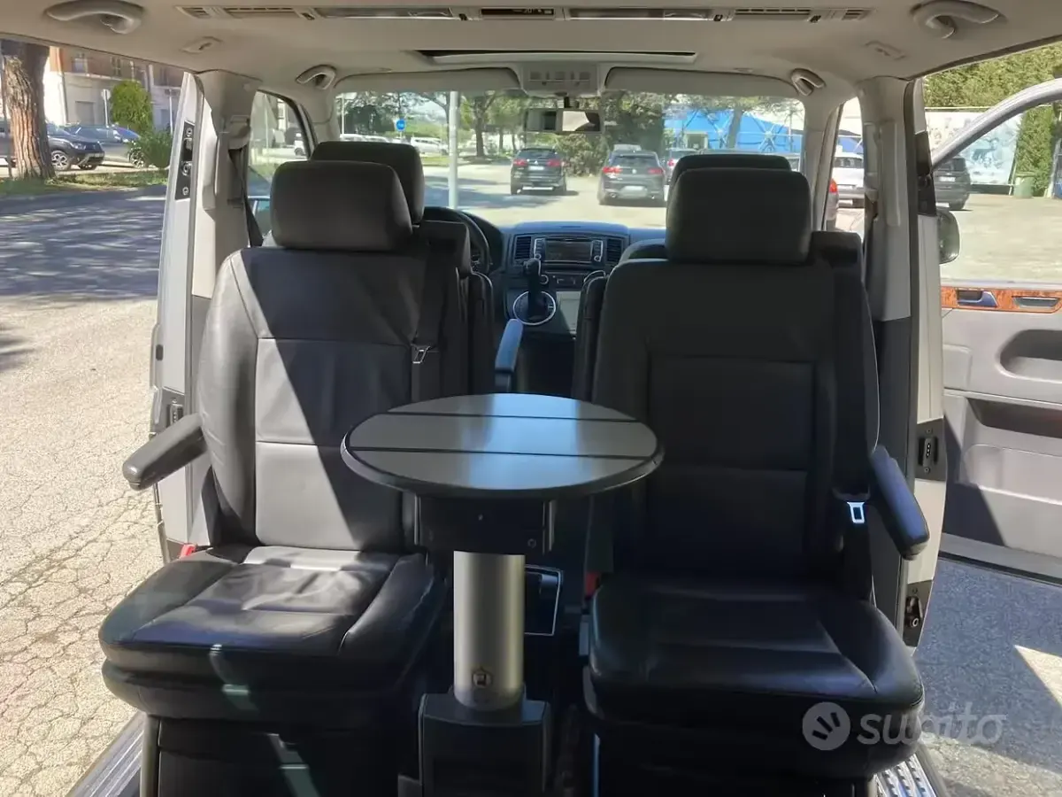 Usata VW Multivan Highline 180 CV (132 kW) 2011 Grigio Monovolume