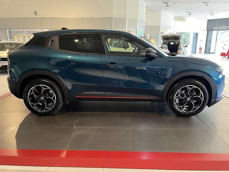 Nuova Alfa Romeo Junior Edizione Speciale 114 kW (156 CV) 2026 Blu navigli SUV