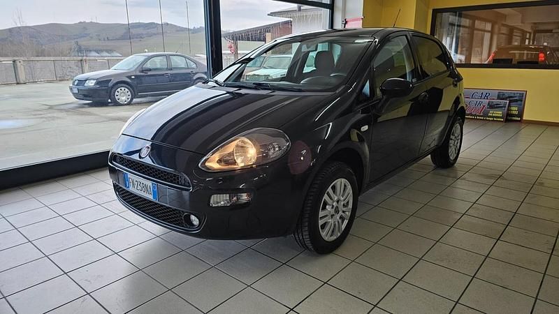 Usata Fiat Punto Lounge 77 CV (56 kW) 2018 Nero Utilitaria